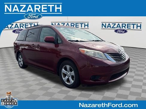 Used 2012 Toyota Sienna LE FWD image 1