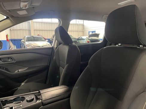 Used 2024 Nissan Rogue S image 25