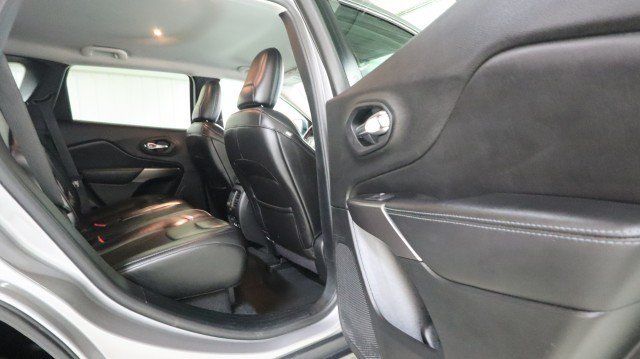 Used 2020 Jeep Cherokee Latitude Plus w/ Comfort/Convenience Group FWD image 12