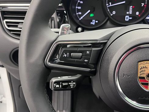 Used 2025 Porsche Macan image 13