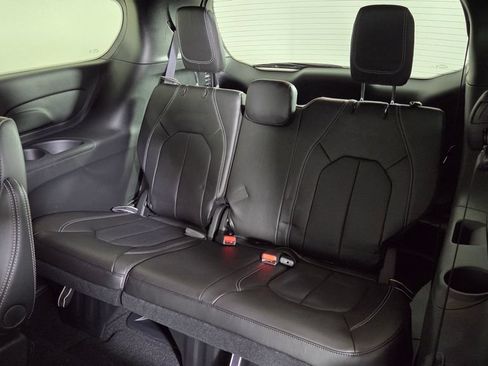 New 2025 Chrysler Pacifica Select w/ Fav Edition Package FWD image 32