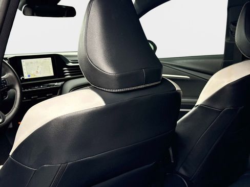 Used 2025 Toyota Camry SE image 11