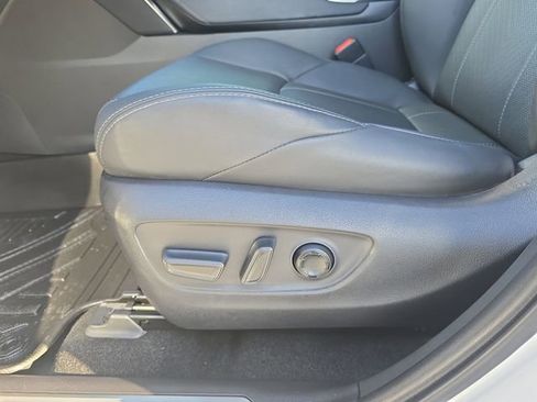 Used 2024 Toyota Venza Limited image 30