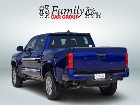 Used 2025 Toyota Tacoma SR5 AWD/4WD image 3