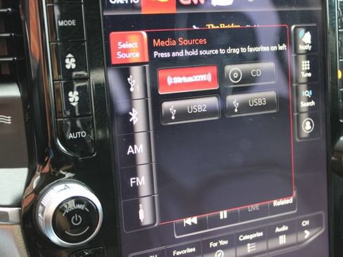 Used 2019 RAM 1500 Laramie AWD/4WD image 25