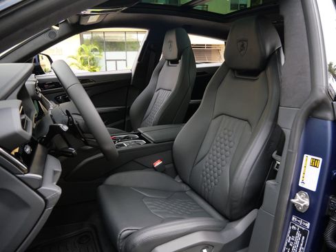 Used 2025 Lamborghini Urus SE image 19