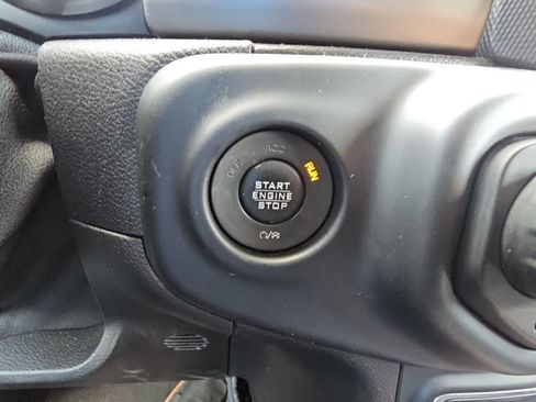 Used 2018 Jeep Wrangler Unlimited Sport S AWD/4WD image 36