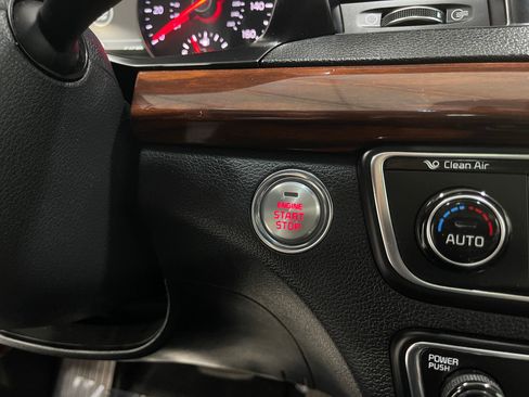 Used 2018 Kia Cadenza Technology image 21