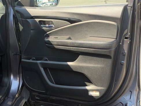Used 2017 Honda Pilot Touring image 34
