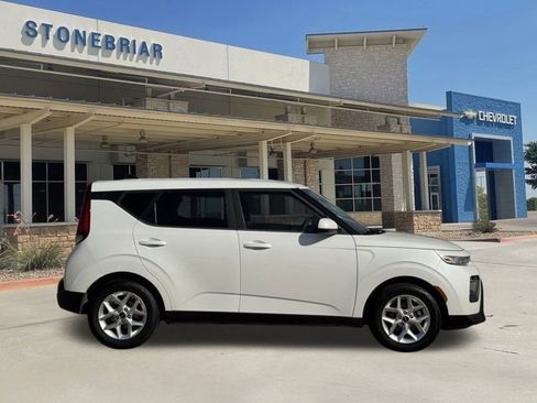 Used 2022 Kia Soul LX w/ Technology Package image 4
