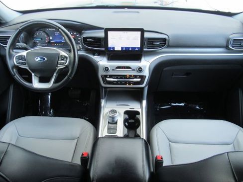 Used 2021 Ford Explorer XLT w/ Equipment Group 202A image 3