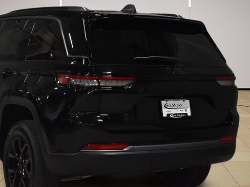 New 2026 Jeep Grand Cherokee Altitude AWD/4WD image 34