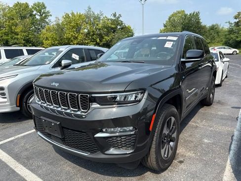Used 2023 Jeep Grand Cherokee 4WD 4xe image 4
