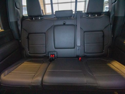 Used 2022 GMC Sierra 3500 Denali w/ Denali Ultimate Package image 21