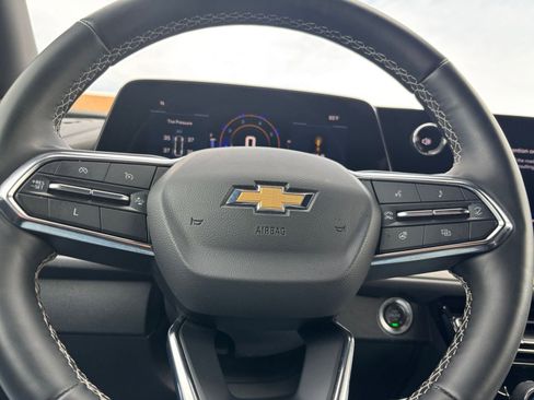 Used 2025 Chevrolet Traverse LT FWD image 29