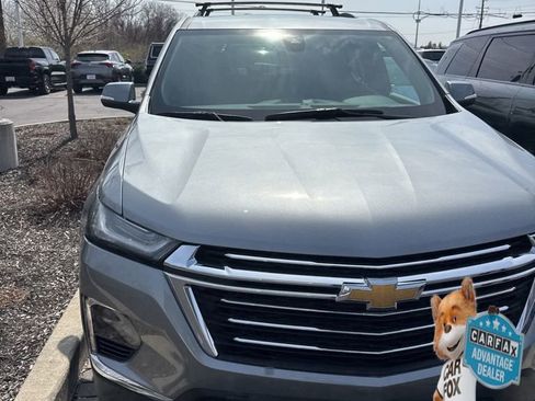 Used 2023 Chevrolet Traverse LT image 2