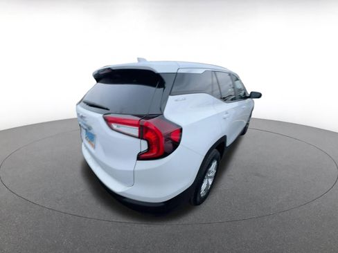 Used 2024 GMC Terrain SLE image 5