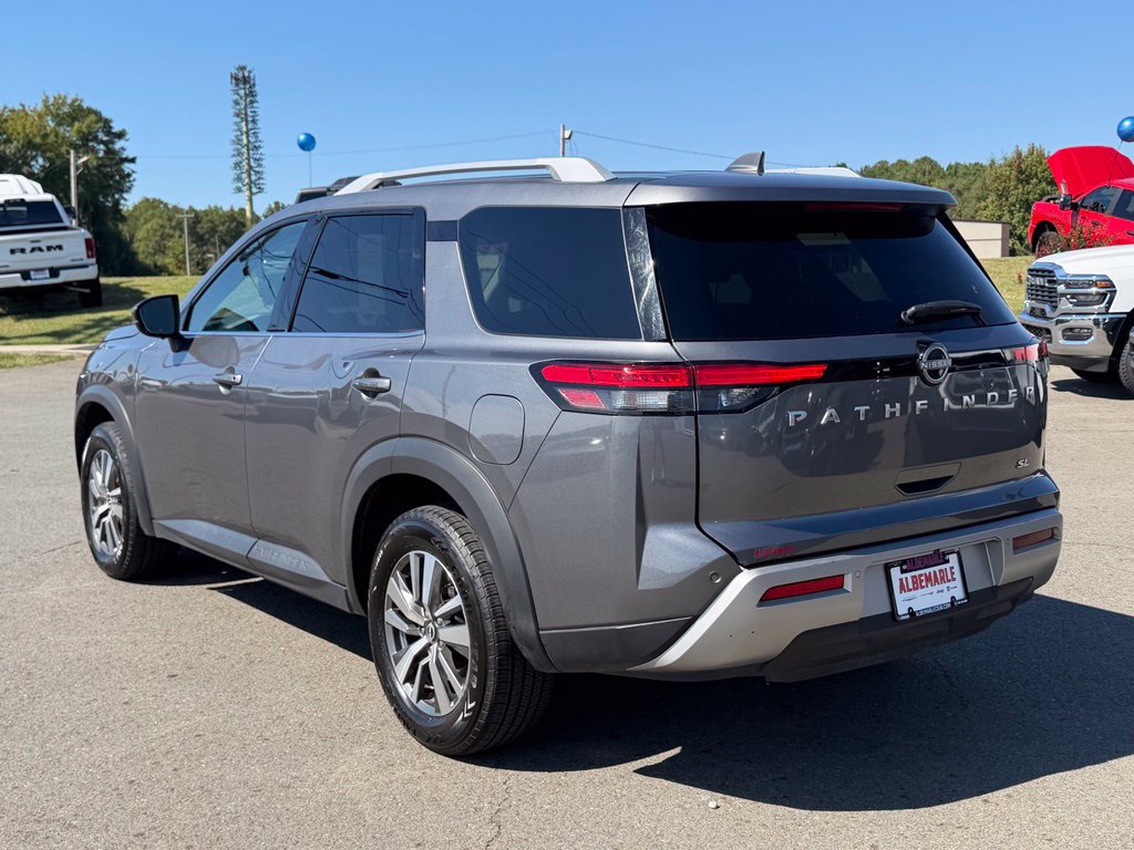 Used 2025 Nissan Pathfinder SL FWD image 8