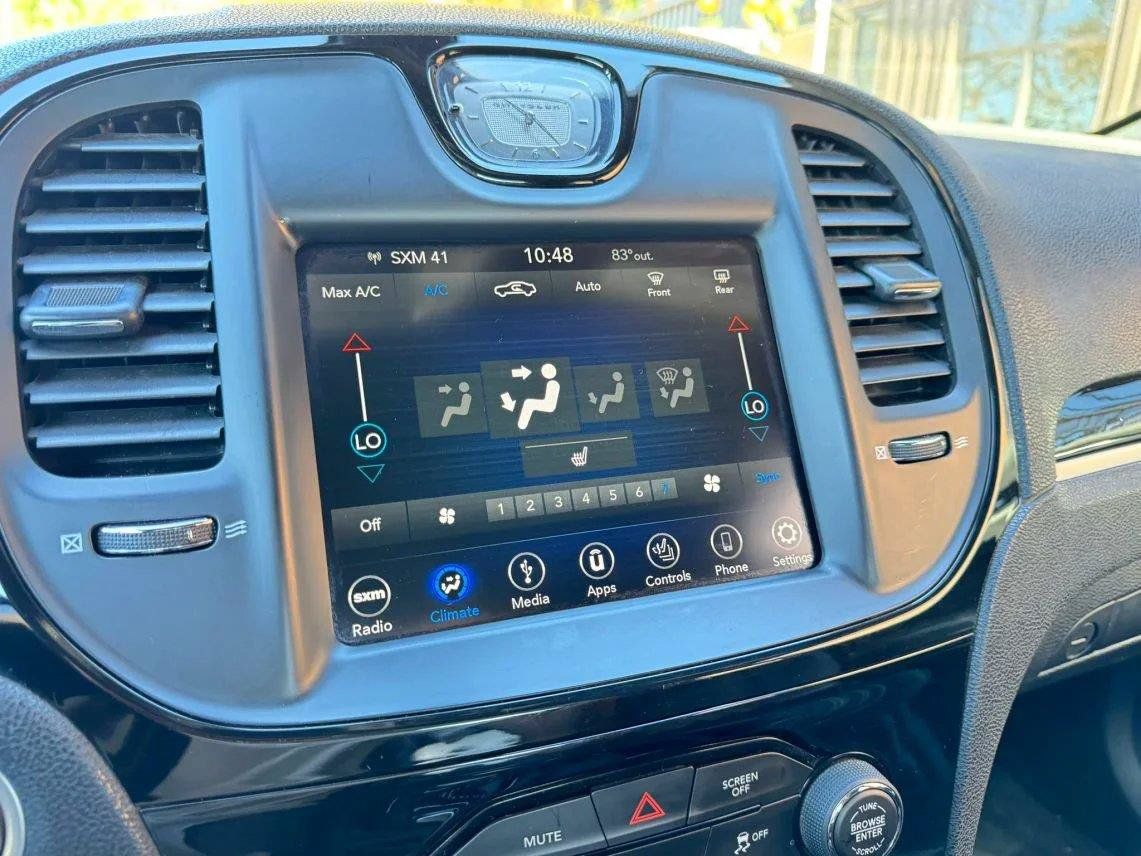 Used 2019 Chrysler 300 S AWD/4WD image 19