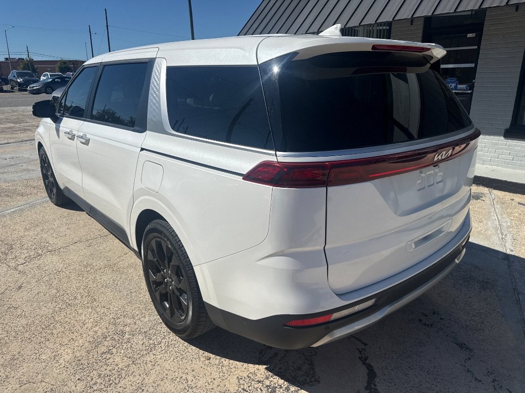 Used 2024 Kia Carnival EX FWD image 3