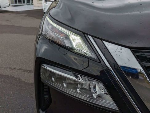 Used 2023 Nissan Rogue SL w/ SL Premium Package image 9