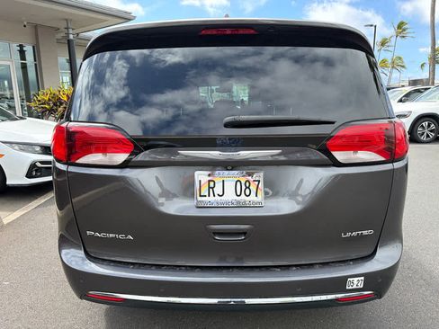 Used 2017 Chrysler Pacifica Limited FWD image 30