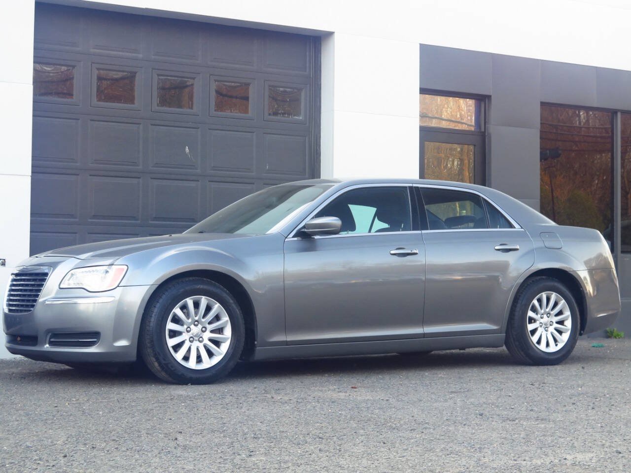 Used 2012 Chrysler 300 RWD image 1