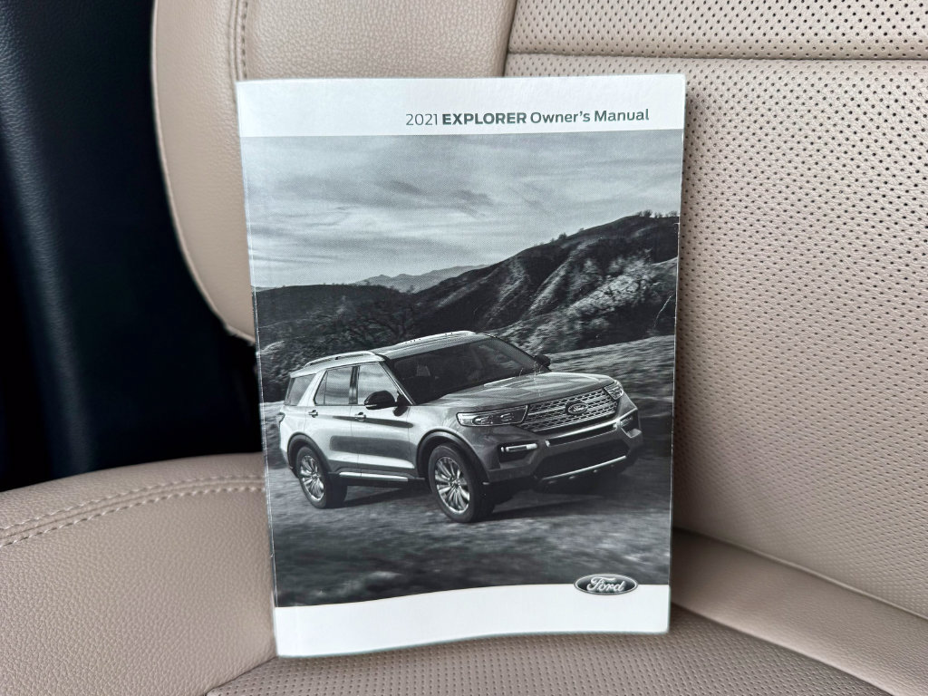 Used 2021 Ford Explorer Limited w/ Equipment Group 301A AWD/4WD image 33