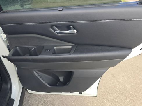 Used 2024 Nissan Pathfinder SL image 19