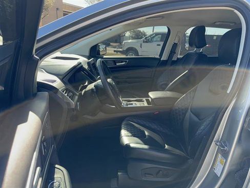 Used 2024 Ford Edge Titanium image 8