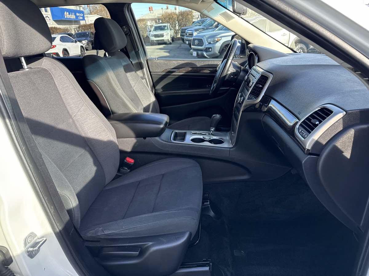 Used 2012 Jeep Grand Cherokee Laredo w/ Laredo E Group AWD/4WD image 20