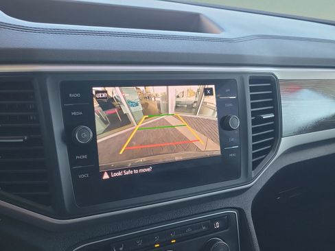 Used 2021 Volkswagen Atlas Cross Sport SE w/ Panoramic Sunroof Package FWD image 18