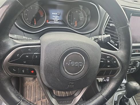 Used 2019 Jeep Cherokee Limited image 4