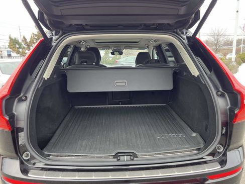 Used 2023 Volvo XC60 B5 Plus image 7