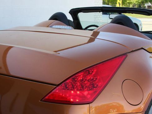 Used 2006 Nissan 350Z Touring RWD image 14