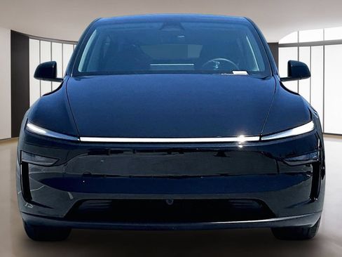 Used 2026 Tesla Model Y Long Range AWD/4WD image 2
