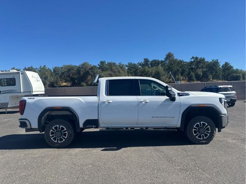 Used 2024 GMC Sierra 2500 SLE w/ SLE Value Package; AWD/4WD image 4