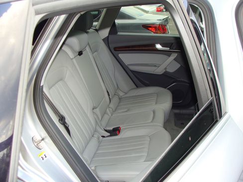 Used 2019 Audi Q5 2.0T Premium w/ Convenience Package image 11