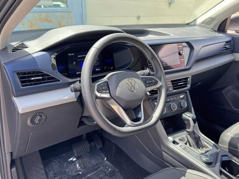 Used 2022 Volkswagen Taos SE w/ Panoramic Sunroof Package AWD/4WD image 12