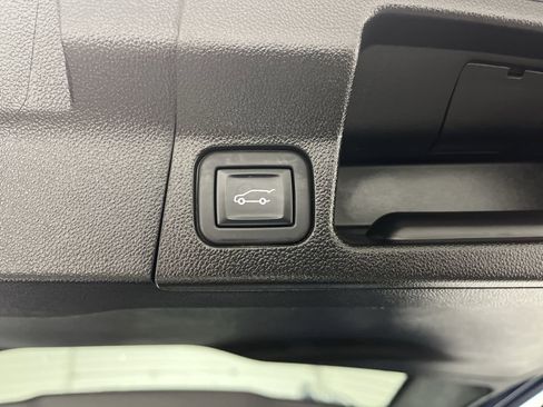 Certified 2023 GMC Acadia SLT w/ Elevation Edition image 36