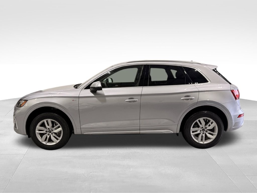 Used 2023 Audi Q5 2.0T Premium w/ Convenience Package AWD/4WD image 2
