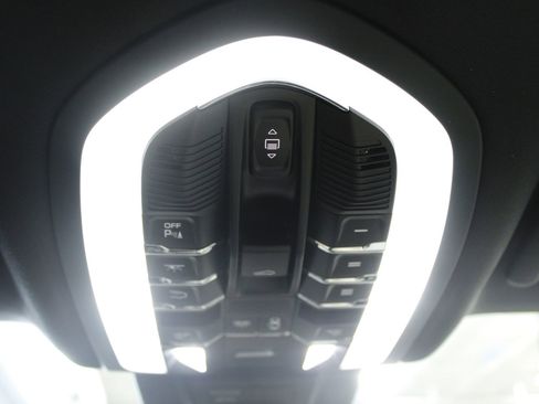 New 2026 Porsche Macan GTS image 37