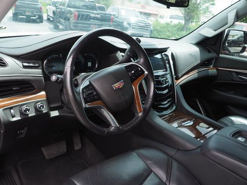 Used 2020 Cadillac Escalade Premium Luxury AWD/4WD image 12