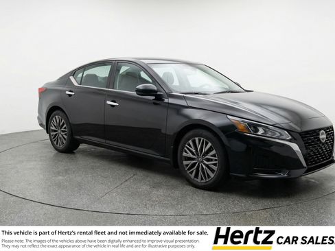 Used 2025 Nissan Altima 2.5 SV image 1
