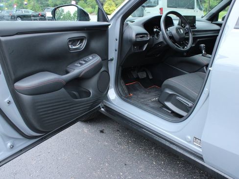Used 2025 Honda HR-V Sport image 12