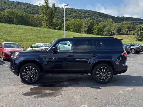 Used 2024 Lexus GX 550 w/ Accessory Package (Z1) AWD/4WD image 3