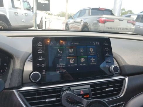 Used 2018 Honda Accord EX image 11