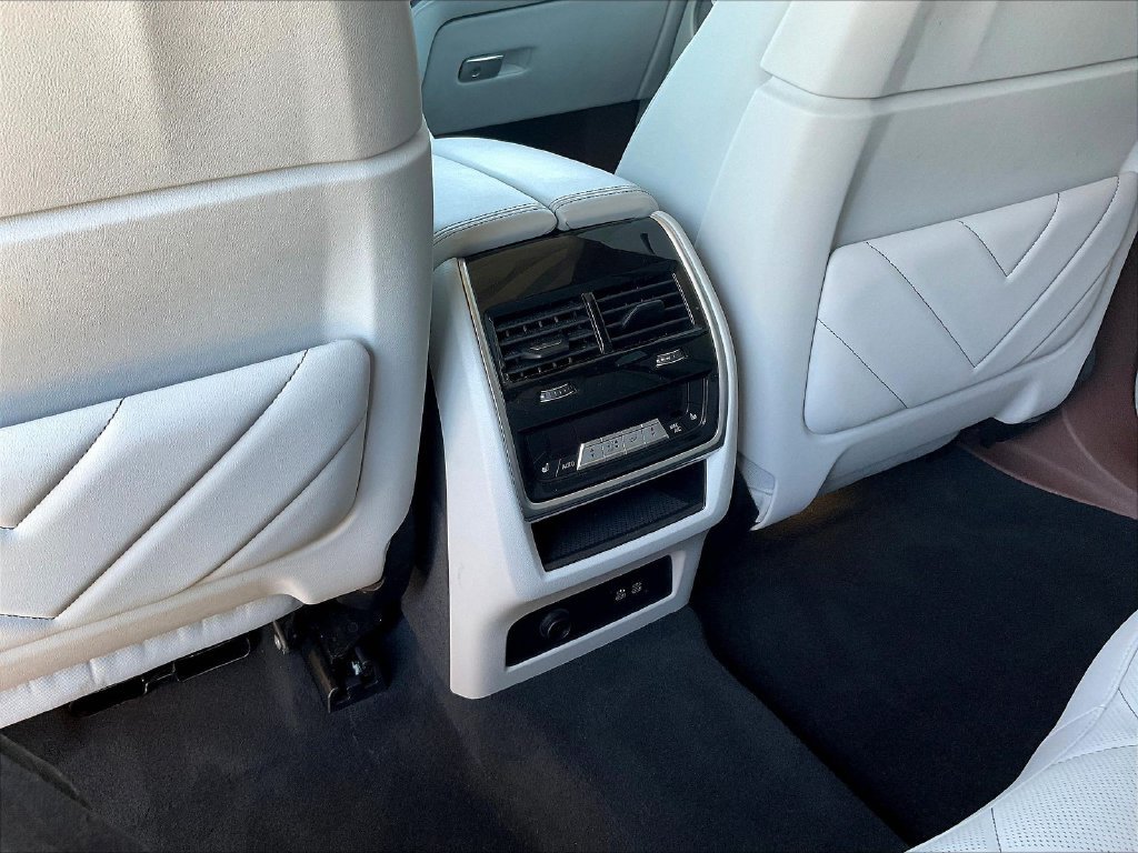 Used 2023 BMW XM AWD/4WD image 10