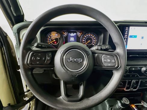 Used 2025 Jeep Wrangler Unlimited Sport AWD/4WD image 16