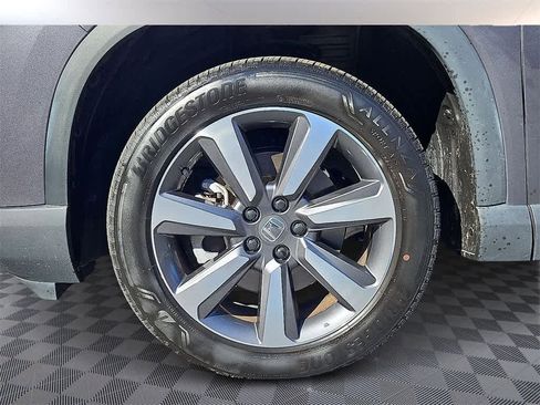 Certified 2025 Honda Pilot Touring image 8